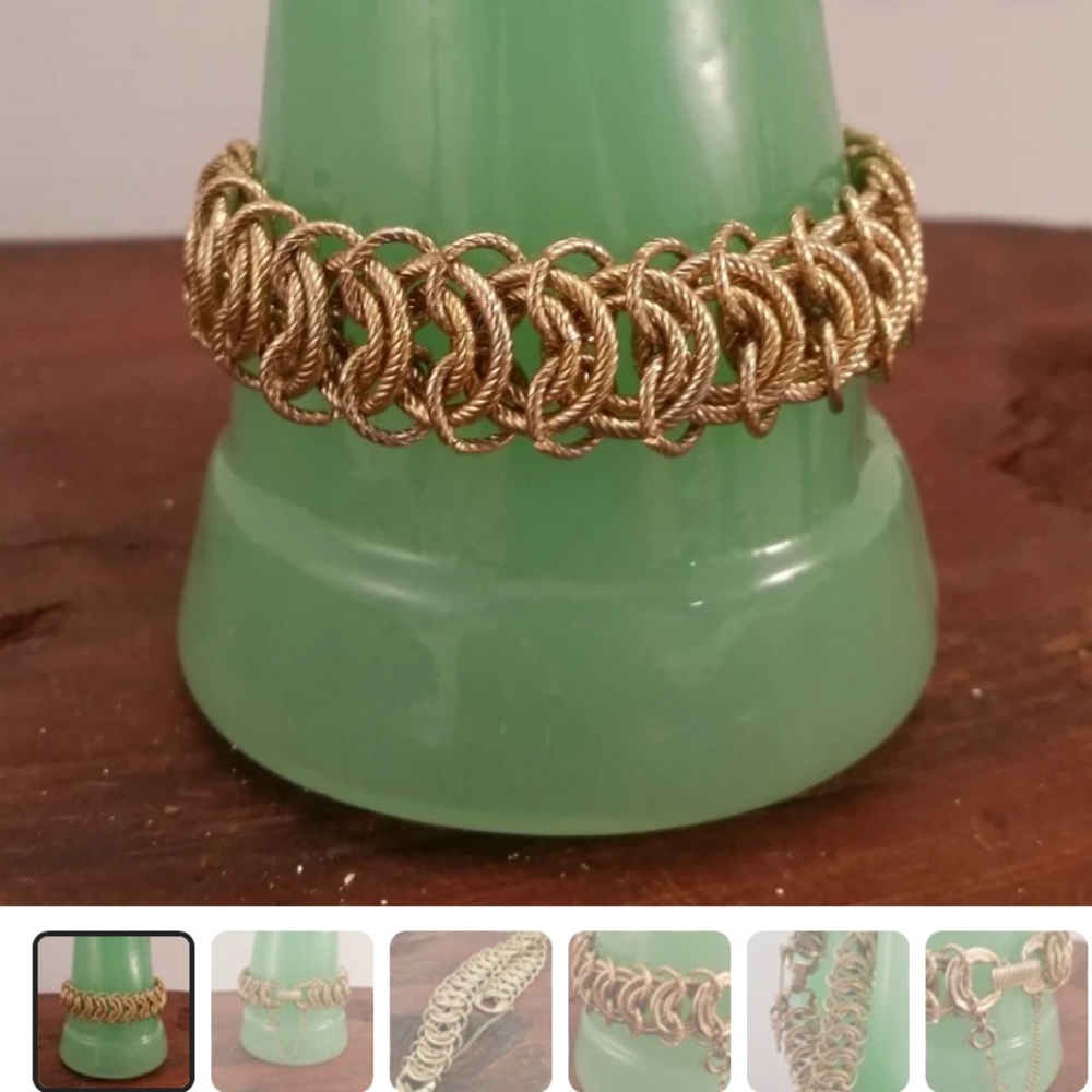 Goldette Vintage gold tone linked bracelet!